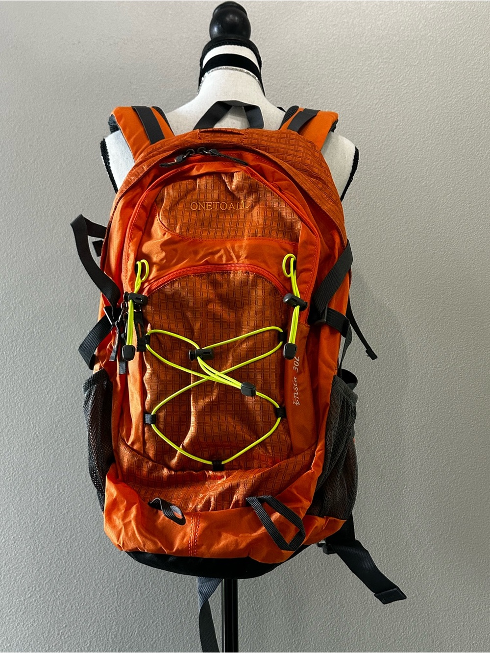 NEW ONETOALL 30L Hiking Backpack / Daypack in bright orange